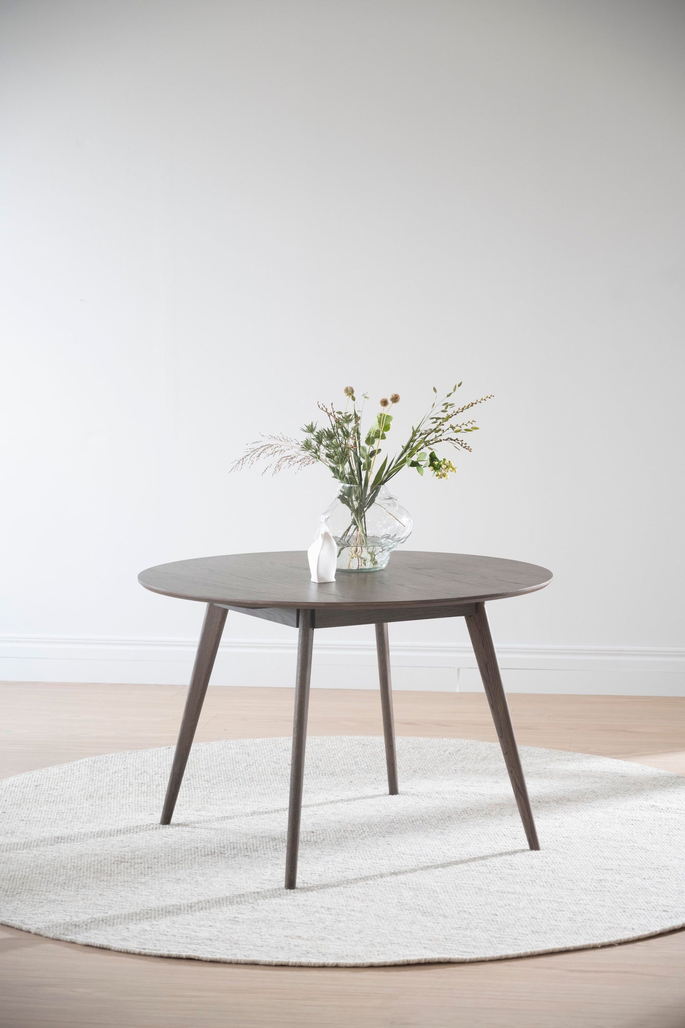 Yumi matbord runt 115 brun ek