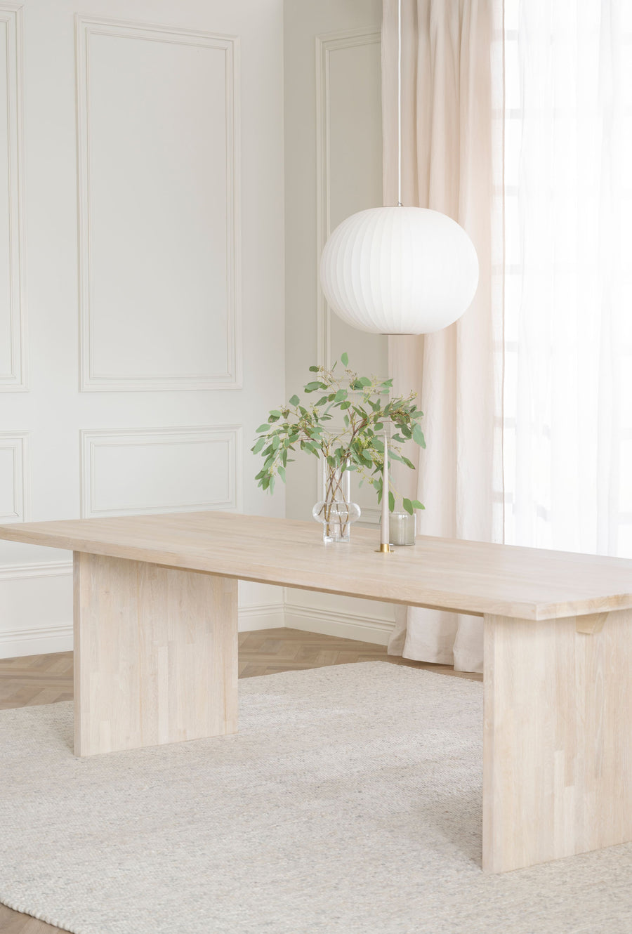 Emmett matbord 240 vitpigmenterad ek