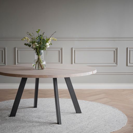 Fred matbord runt 160 vitpigmenterad ek/svart