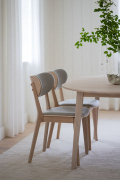 Kato stol vitpigmenterad ek/grå-beige tyg 2-pack