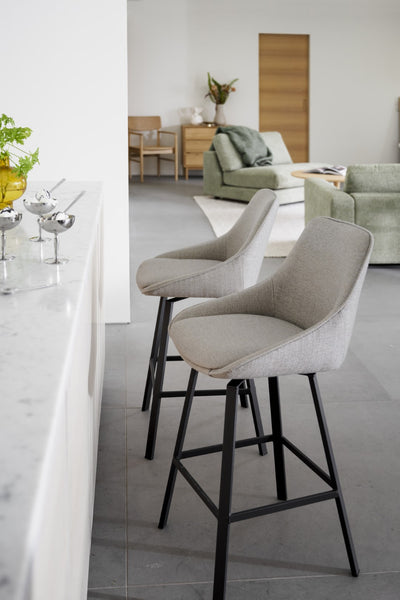 Alison barstol med snurr beige tyg/svarta metallben 2-pack