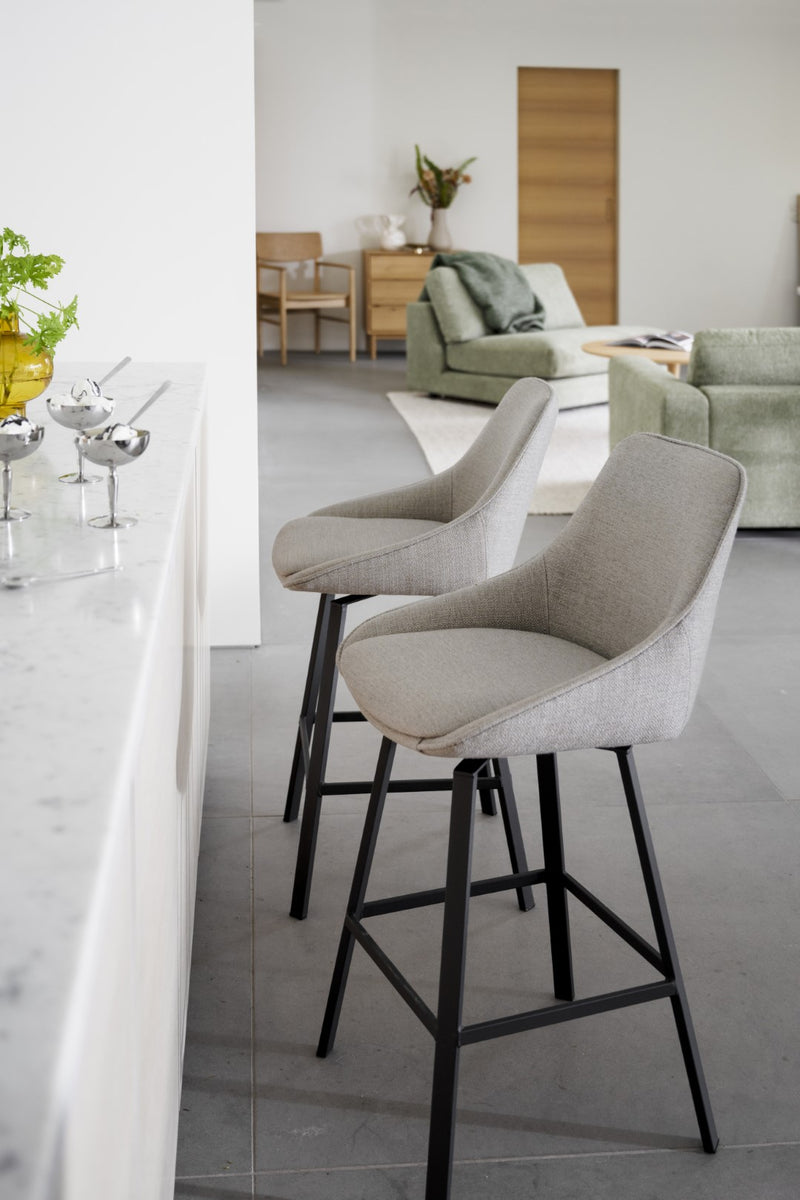 Alison barstol med snurr beige tyg/svarta metallben 2-pack