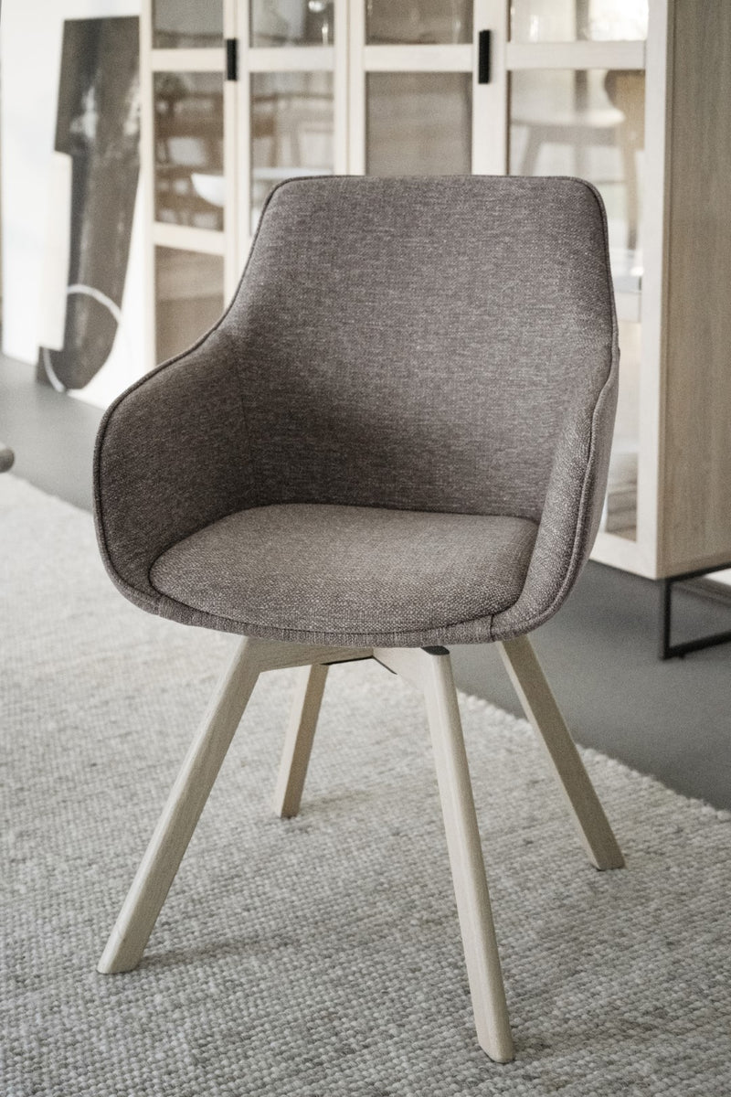 Alison karmstol mörkbeige tyg/vitpigmenterade ekben snurr 2-pack