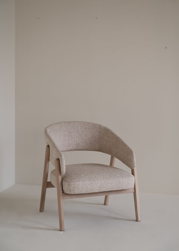 Barnaby loungestol ljusbeige tyg/vitpigmenterad ek