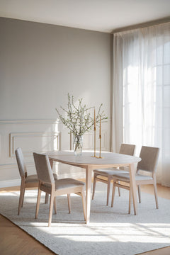 Medford stol vitpigmenterad ek/ljusbeige tyg 2-pack