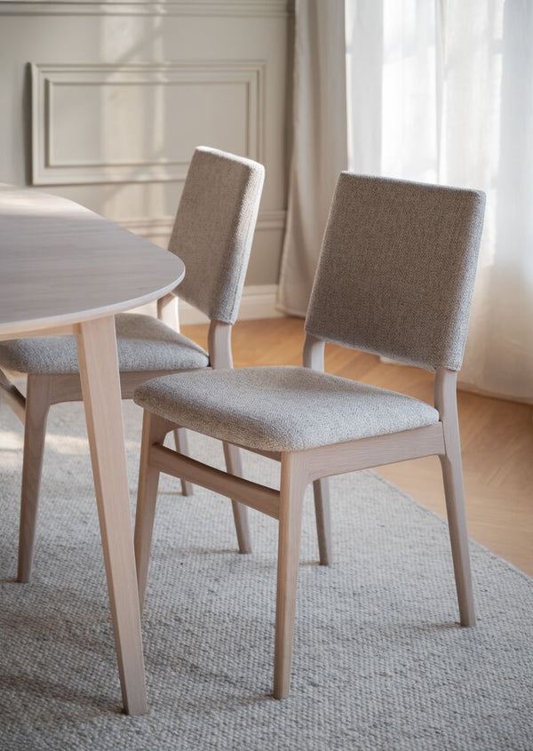 Medford stol vitpigmenterad ek/ljusbeige tyg 2-pack