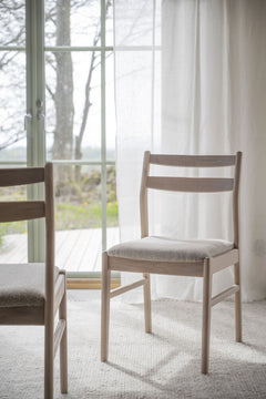 Kerwin stol vitpigmenterad ek/ljusbeige tyg 2-pack