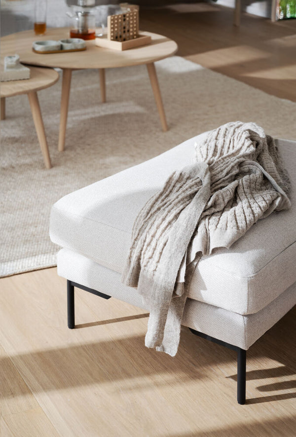 Corwin fotpall ljusbeige tyg Rita #1