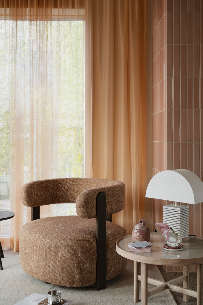 Jenison loungestol bärnsten tyg/brun ek