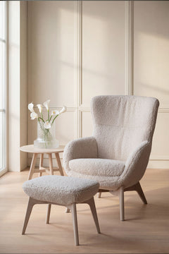 Dunbrody fåtölj+fotpall ljusbeige fårskinnslook/vitpigment ekben