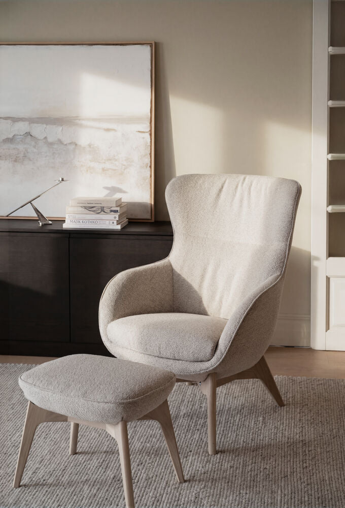 Dunbrody fåtölj+fotpall ljusbeige tyg/vitpigment ekben