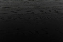 Sagene matbord Ø110 svartlackad ekfaner