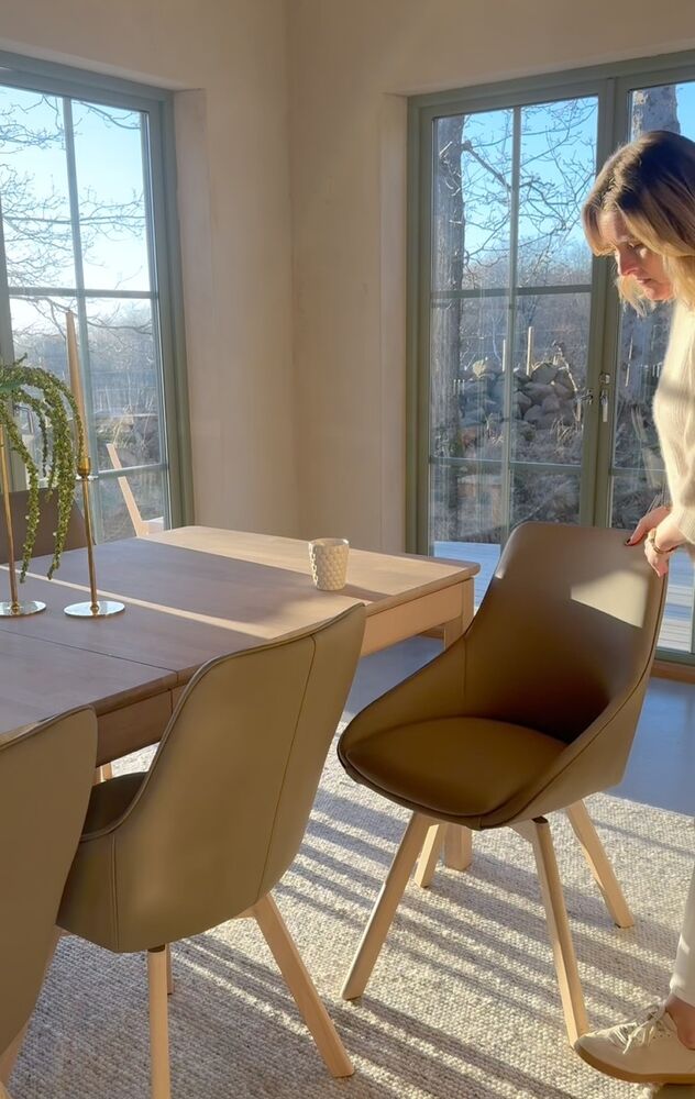 Alison stol beige läder/bruna ekben snurr 2-pack