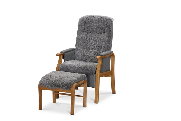 Bergen fåtölj med fotpall lift-up funktion fårskinn ljusgrå