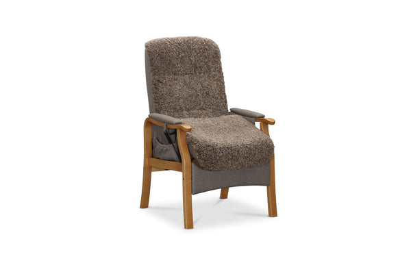 Bergen fåtölj med fotpall lift-up funktion fårskinn beige