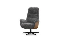 Fårö fåtölj med fotpall fårskinn ljusgrå