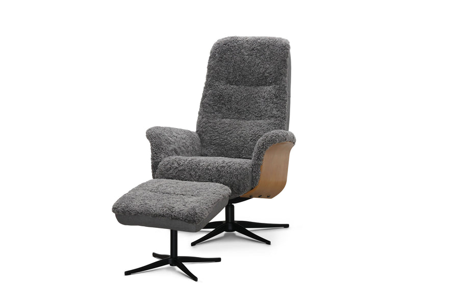 Fårö fåtölj med fotpall fårskinn ljusgrå