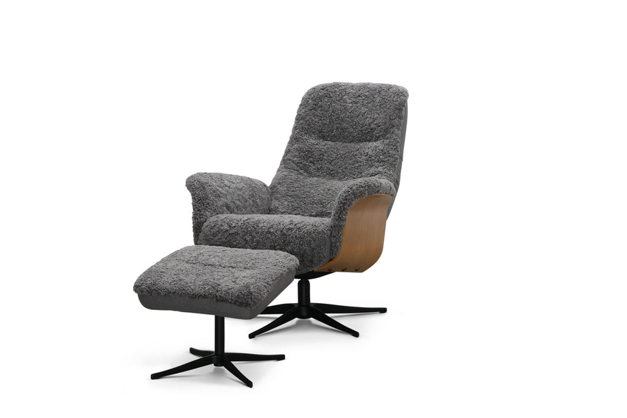 Fårö fåtölj med fotpall fårskinn ljusgrå
