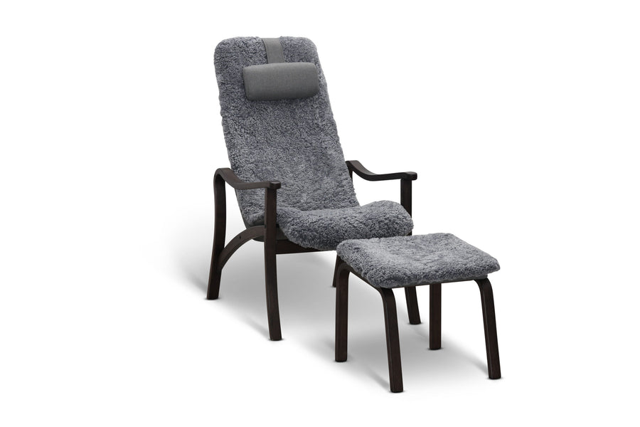 Gotland fåtölj med fotpall fårskinn ljusgrå/rökfärgad ek