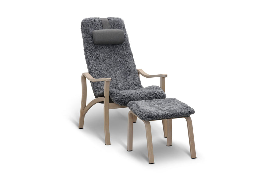 Gotland fåtölj med fotpall fårskinn ljusgrå/vitpigmenterad ek