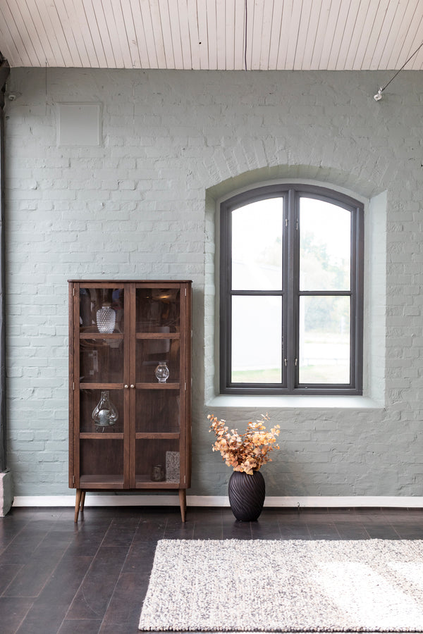 Löderup vitrinskåp 2 glasdörrar rökbetsad ek