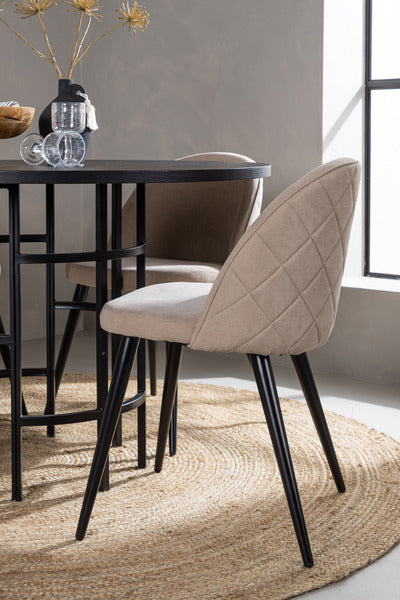 Matbordet Copenhagen och stolarna Velvet
