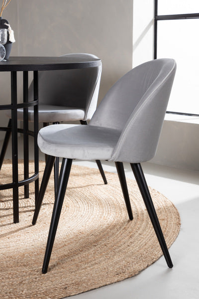 Matbordet Copenhagen och stolarna Velvet