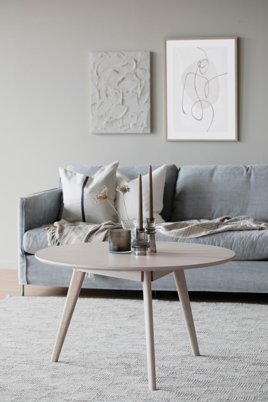 Yumi soffbord runt 90 vitpigmenterad ek