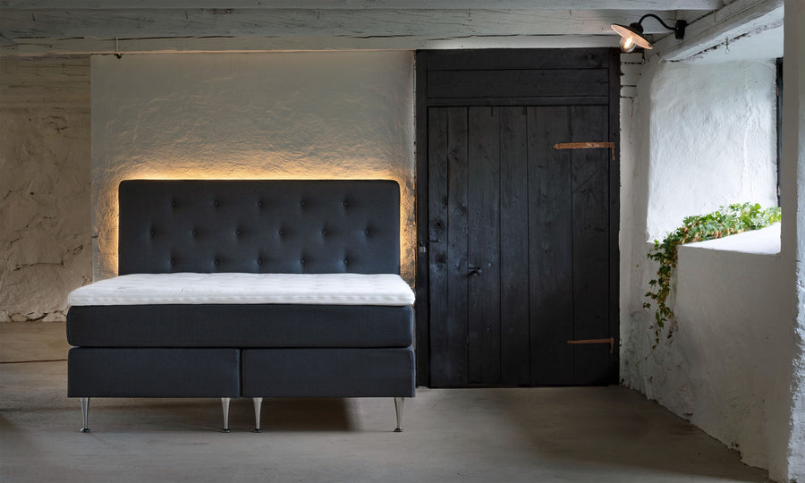 Skanör kontinentalsäng med bäddmadrass, huvudgavel och ben