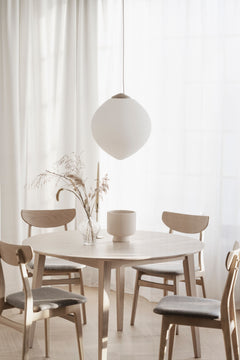 Filippa matbord runt 120/165 vitpigmenterad  ek