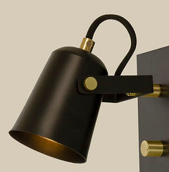 Metz vägglampa svart/matt mässing
