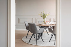 Fred matbord runt 160 vitpigmenterad ek/svart