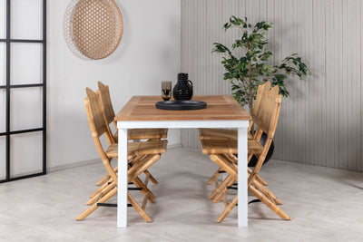Matbordet Panama och stolarna Cane