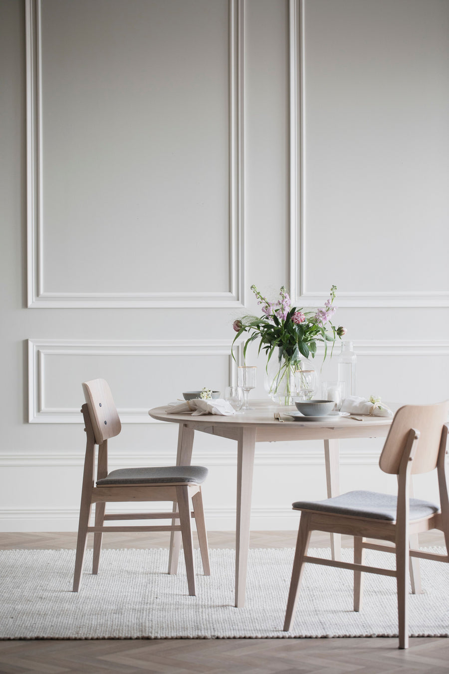 Filippa matbord runt 120/165 vitpigmenterad  ek