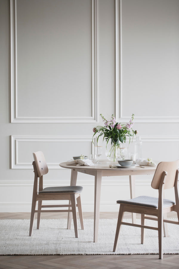 Filippa matbord runt 120/165 vitpigmenterad  ek