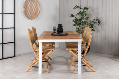 Matbordet Panama och stolarna Cane