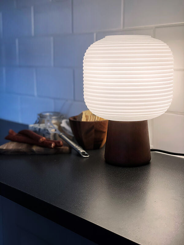 Aura bordlampa bruntbets/vit