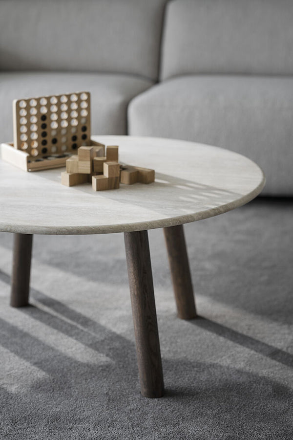 Taransay soffbord Ø90 beige travertin/brun ek