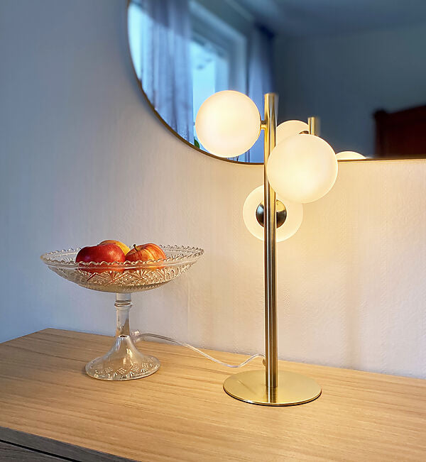 Molekyl bordlampa 3a matt mässing/vit