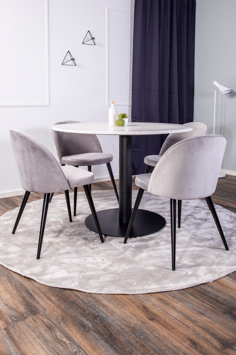 Matbordet Razzia och stolarna Velvet