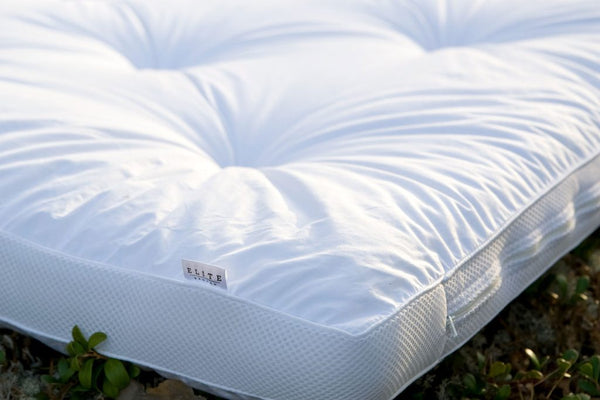 Exclusive pikerad bäddmadrass vit