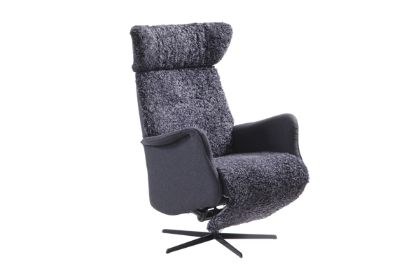 Cruze fåtölj med inbyggd pall fårskinn koks