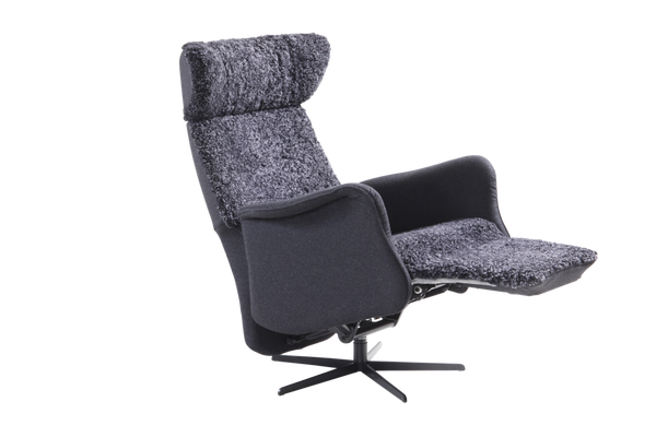 Cruze fåtölj med inbyggd pall fårskinn koks