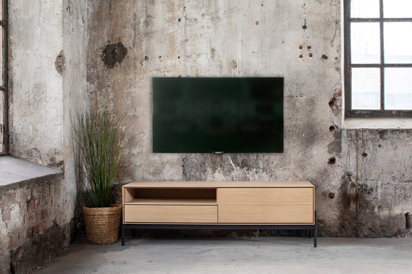 Ale mediabänk 144 cm vitoljad ek, svart metallunderrede