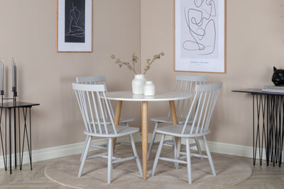 Matbordet Polar och stolarna Lönneberga