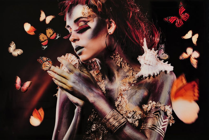 Tavla Woman with butterflies brun