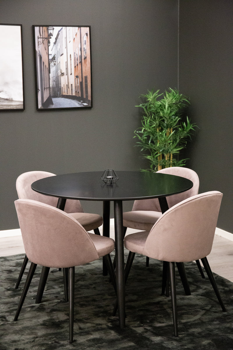 Matbordet Plaza och stolarna Velvet