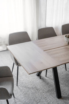 Reily karmstol beige tyg/svarta metall ben 2-pack