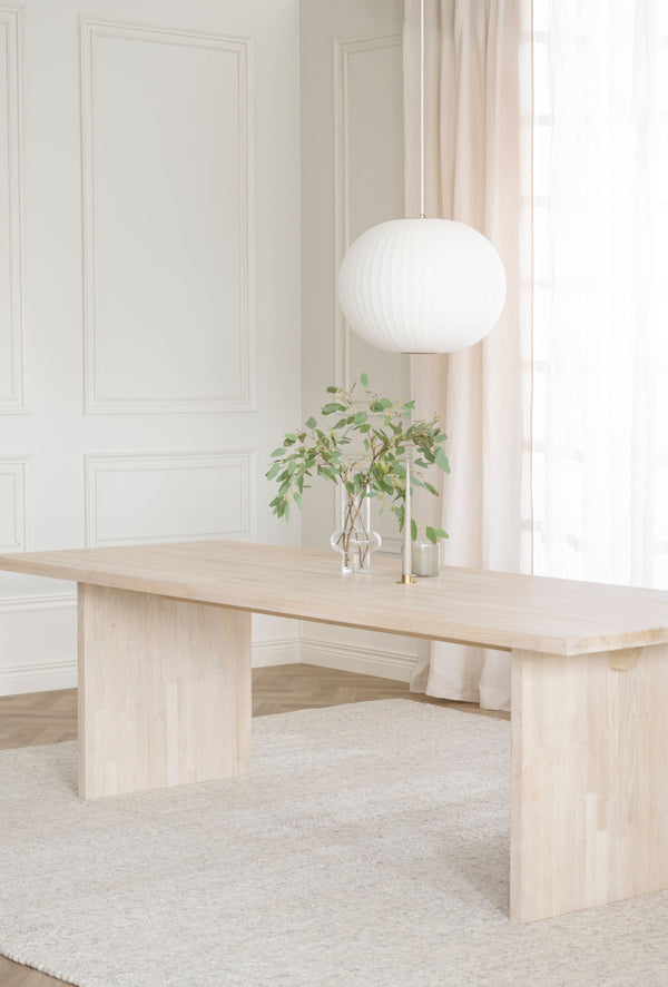 Emmett matbord 240 vitpigmenterad ek