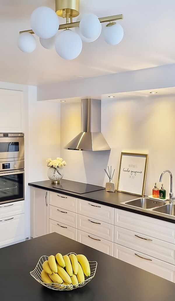 Molekyl plafond matt mässing/vit